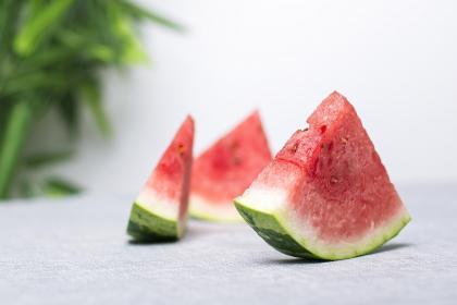 梦见偷西瓜吃瓜,偷瓜吃瓜的奇幻之旅