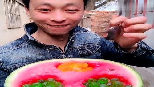 农村吃瓜小伙,农村吃瓜小伙的田园生活趣事